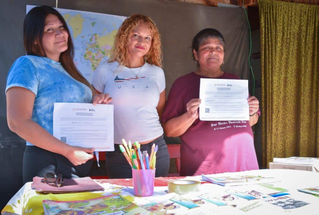 Rosa terminó su primaria a los 60 años, ahora va por la secundaria