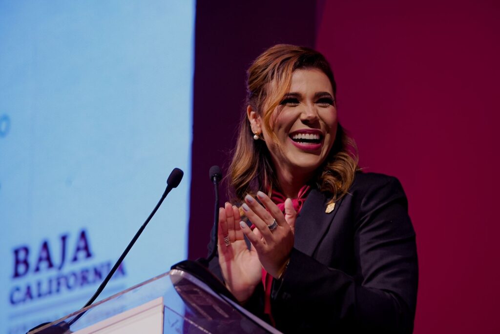 Marina del Pilar salda deuda histórica con los maestros de Baja California