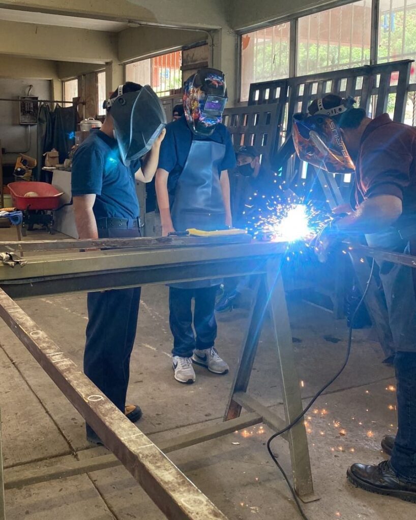 Jóvenes de DIF reciben capacitación para su vida laboral