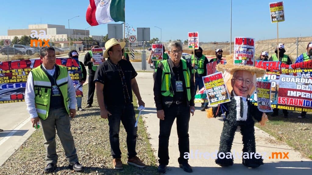 Organizaciones migrantes realizan quema de Piñatas Organizaciones migrantes realizan quema de Piñatas