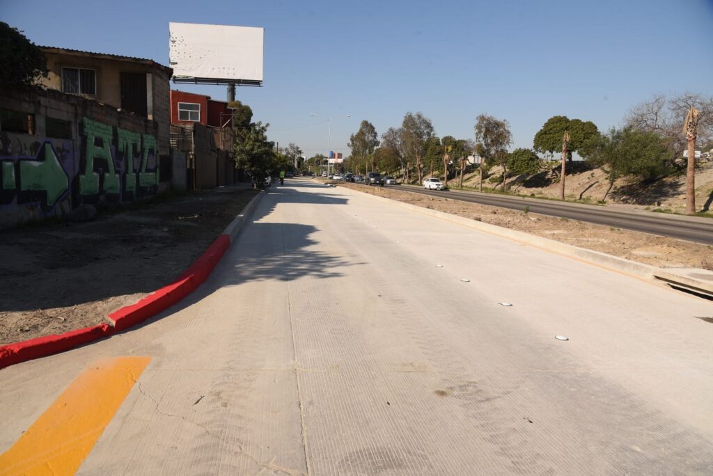Ayuntamiento reabre carriles de la Vía Rápida Poniente tras reparación de socavón Ayuntamiento reabre carriles de la Vía Rápida Poniente tras reparación de socavón