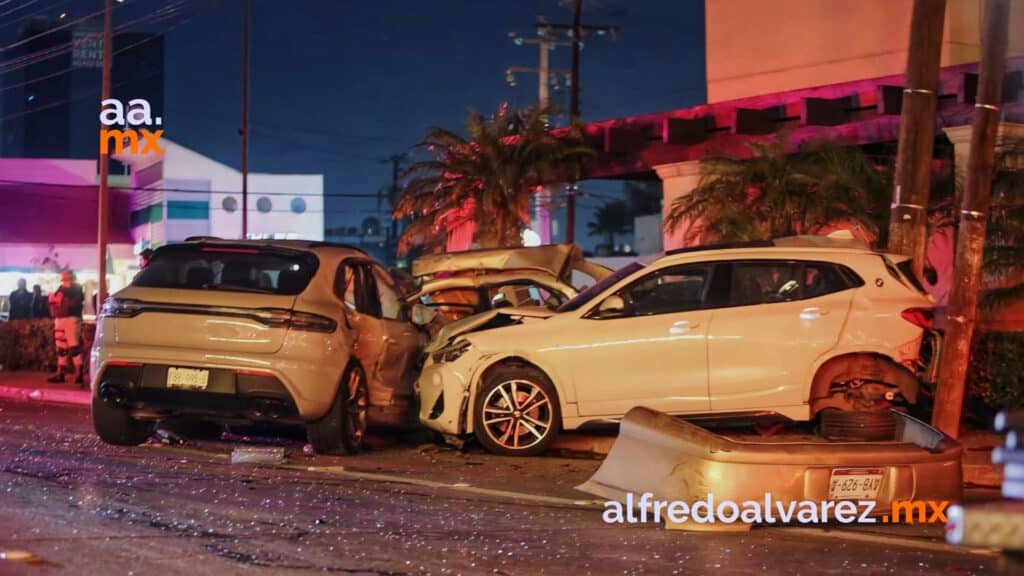 Choque múltiple deja un muerto y decenas de casas sin luz