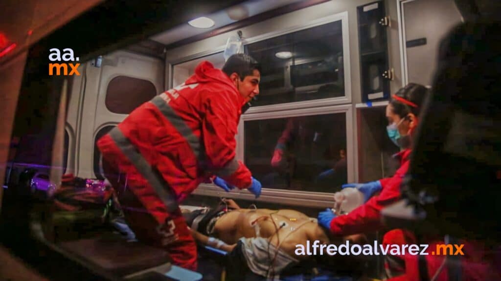 Choque múltiple deja un muerto y decenas de casas sin luz