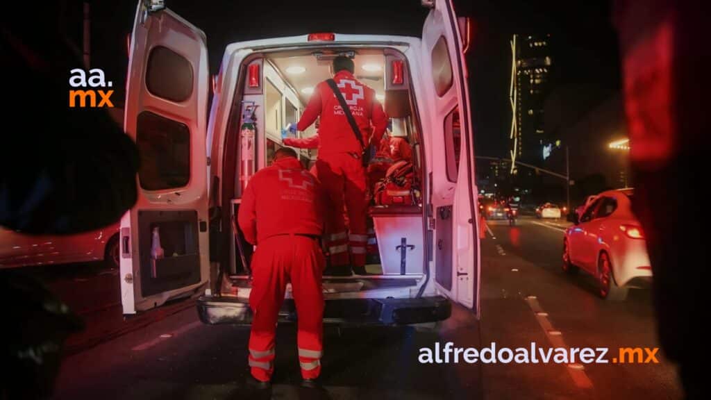 Choque múltiple deja un muerto y decenas de casas sin luz