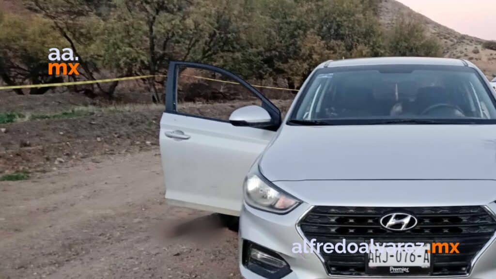 Abandonan otro vehículo con varios cadáveres