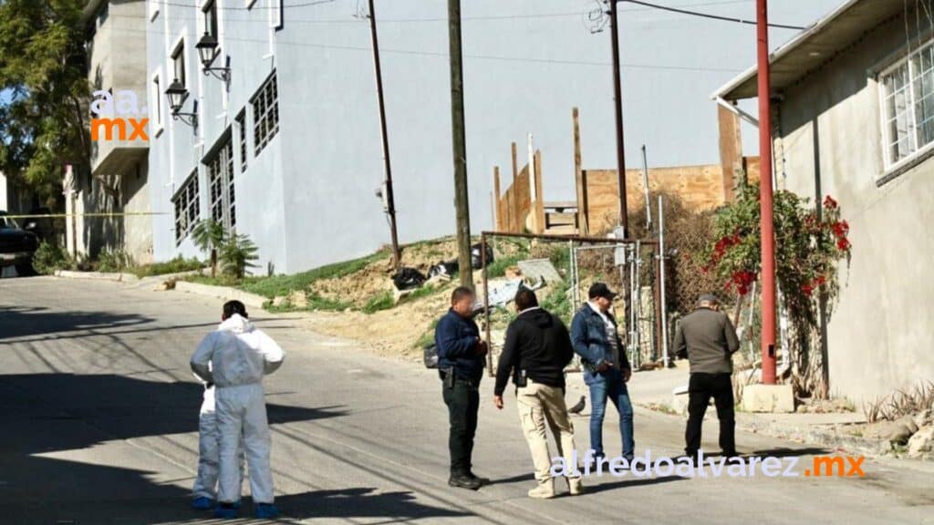Varios sujetos irrumpen en vivienda, decapitan a un hombre y se llevan autos