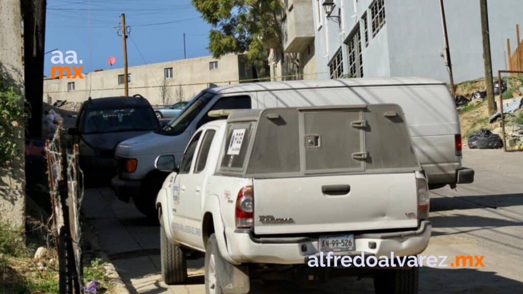 Varios sujetos irrumpen en vivienda, decapitan a un hombre y se llevan autos