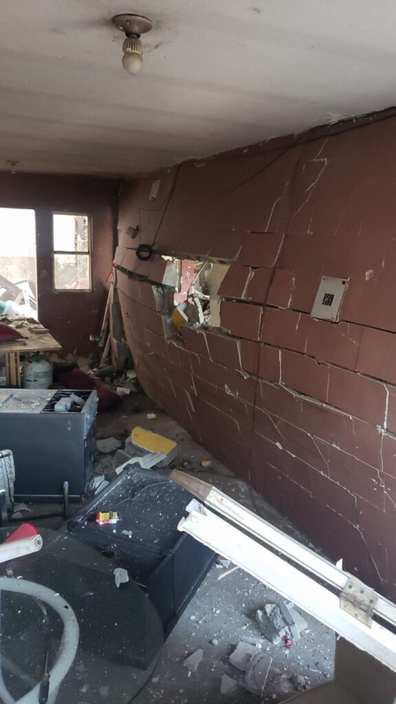 Explosión en departamento deja cuatro lesionados