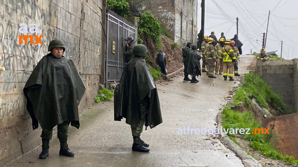 Rescatan cuerpos de dos niñas en derrumbe de colonia Tejamen