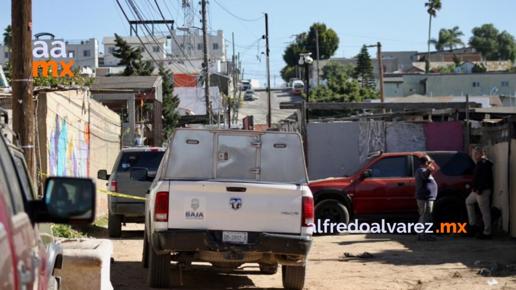 Aparatosa volcadura provoca el incendio de dos autos