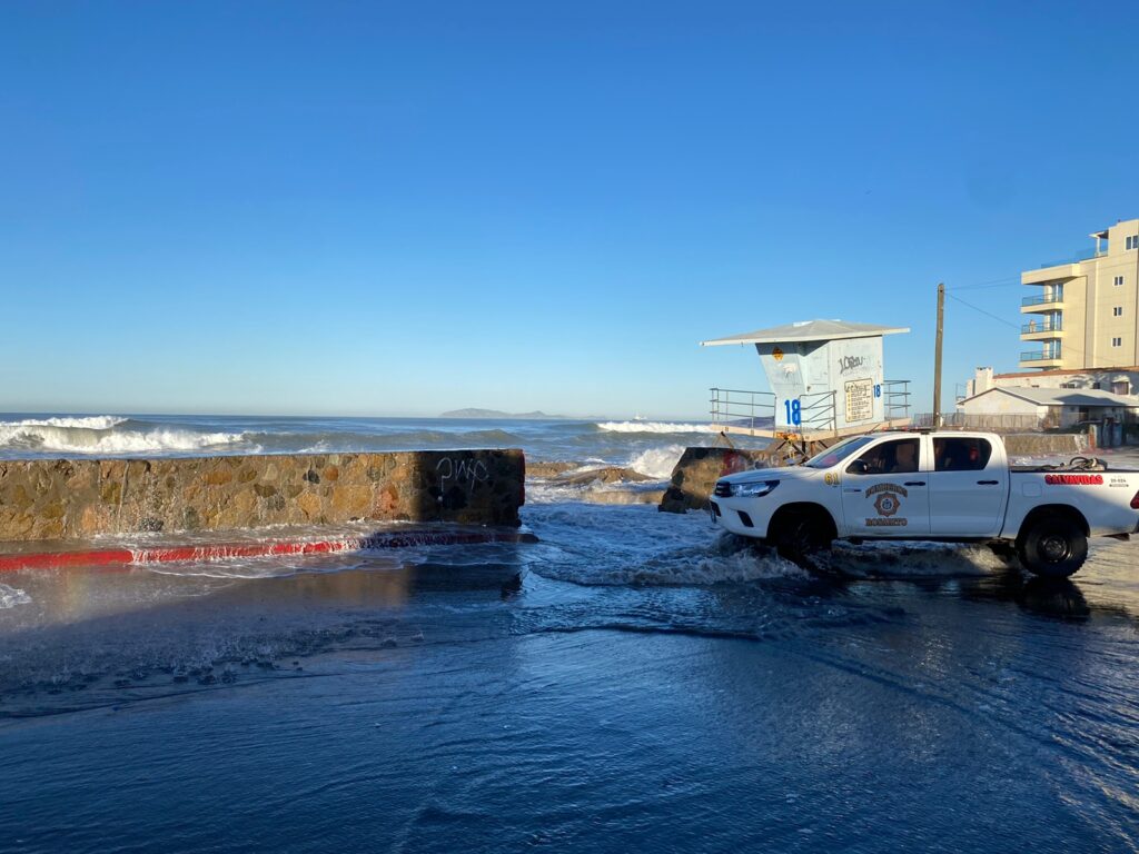 Protección Civil advierte por marea alta en Zona Costa