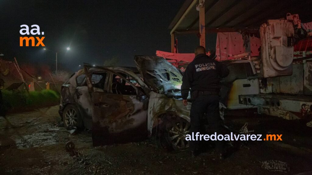 Joven choca, se mete a instalaciones de obras públicas y provoca incendio