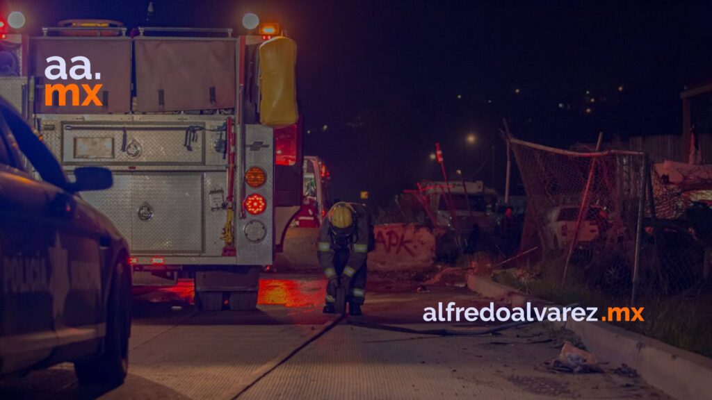 Joven choca, se mete a instalaciones de obras públicas y provoca incendio