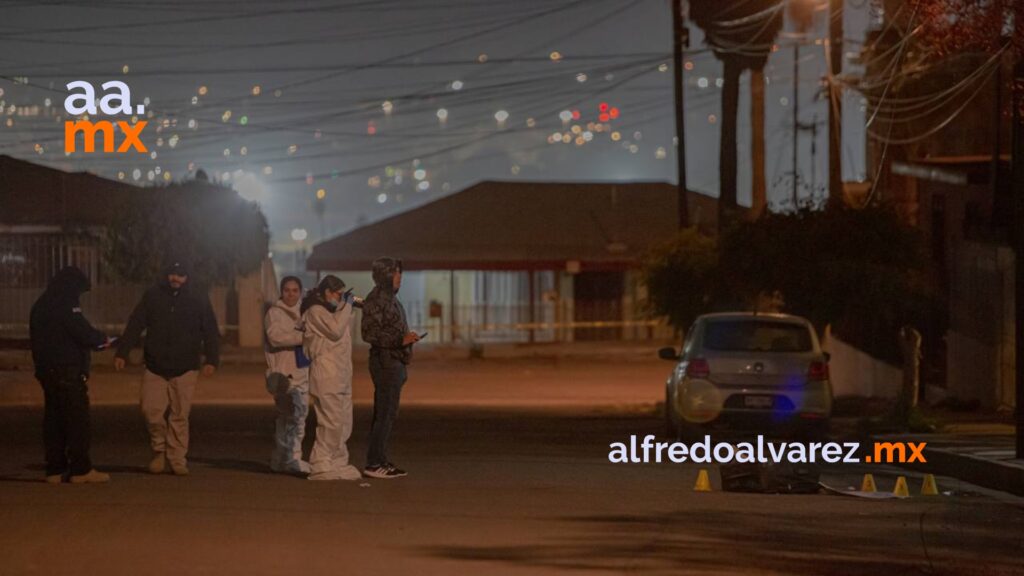Asesinan a dos hombres y dejan amenazas a cuatro policías de Tijuana
