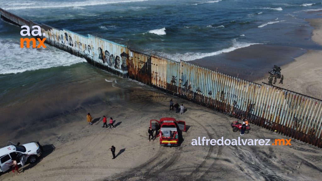 Migrante marroquí es rescatado en Playas de Tijuana Migrante marroquí es rescatado en Playas de Tijuana