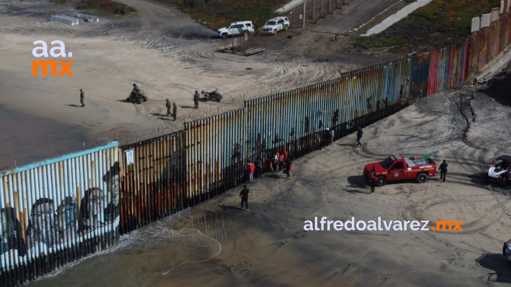 Migrante marroquí es rescatado en Playas de Tijuana Migrante marroquí es rescatado en Playas de Tijuana