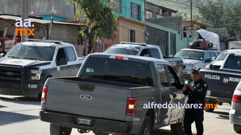 Sujetos asesinan a un hombre y huyen en moto y Mustang Sujetos asesinan a un hombre y huyen en moto y Mustang