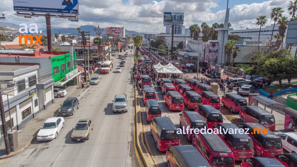 Transportistas del bulevar Agua Caliente se manifiestan contra decreto de saturación
