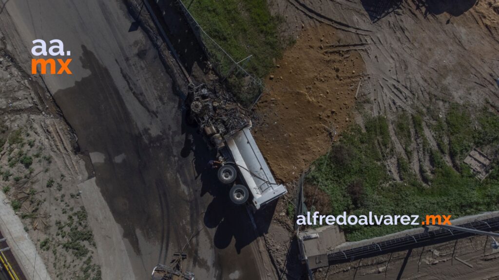 Tractocamión se vuelca e incendia en las inmediaciones del Terán Terán
