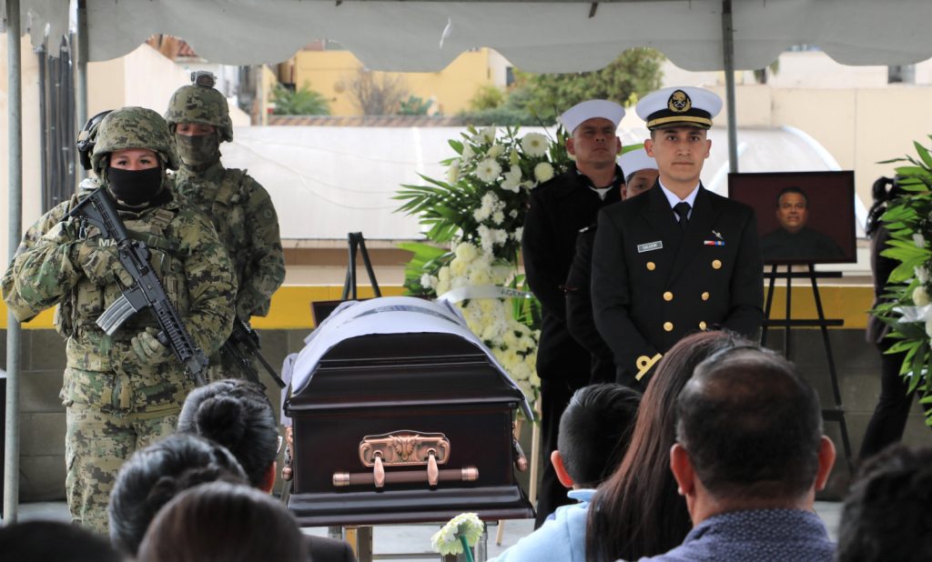 Despiden con honores al Oficial José Alberto Enríquez