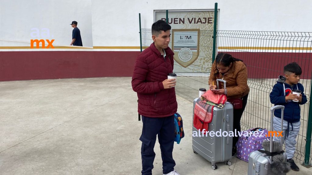 Carlos, el niño que ayudó a decenas de migrantes a hacer su cita, ha cruzado