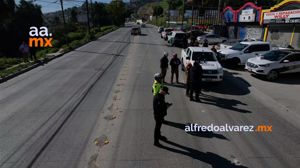 Cierre parcial en carretera a Rosarito por peligro de derrumbe