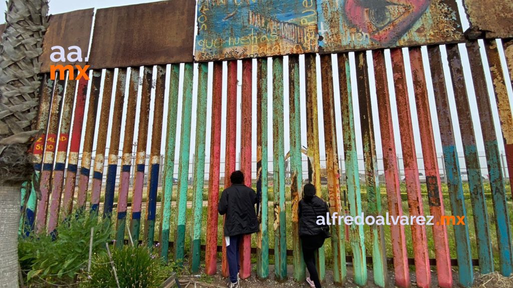 Autoridades de EU continúan con el reemplazo del muro en Parque de la Amistad