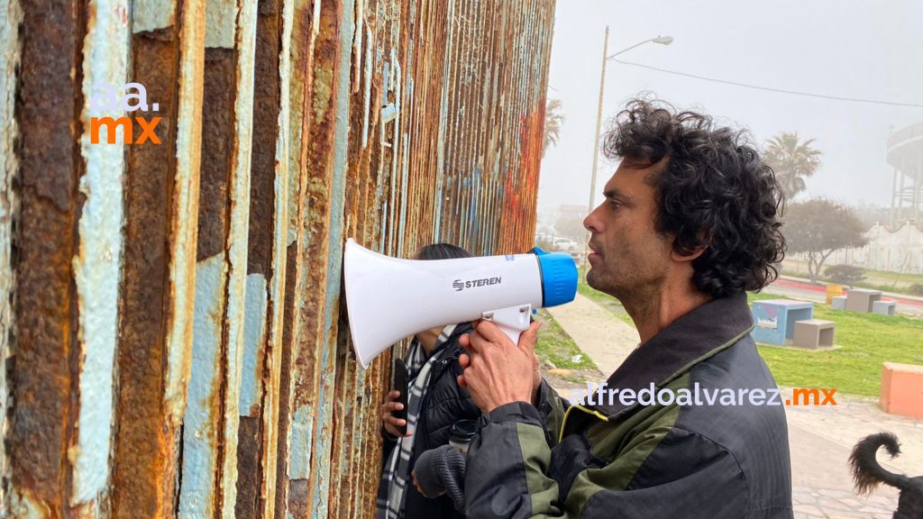 Autoridades de EU continúan con el reemplazo del muro en Parque de la Amistad