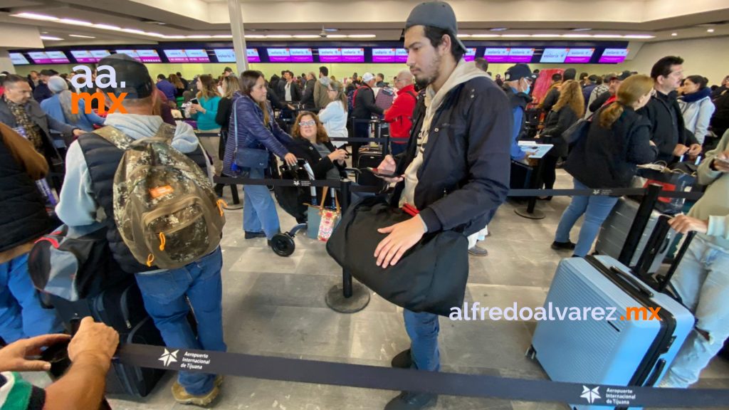Decenas de pasajeros quedaron varados en el Aeropuerto de Tijuana