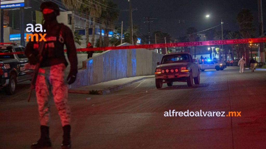Balean a un joven en pleno bulevar, se le emparejaron en el auto
