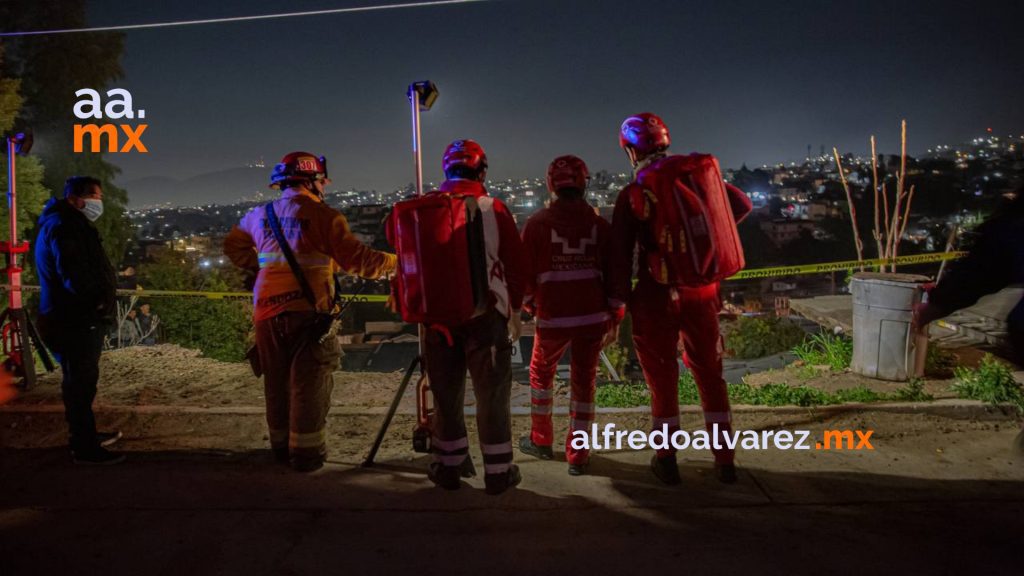 Mujer muere sepultada tras deslizamiento en Camino Verde