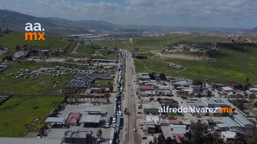 Bloquean carretera libre Tijuana-Tecate por protesta