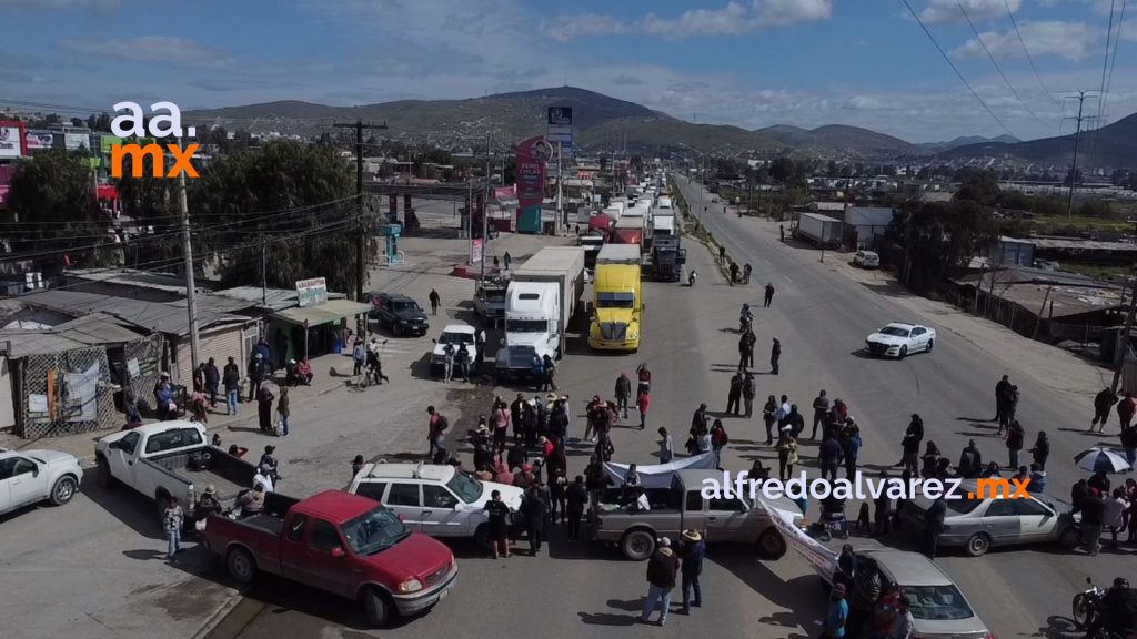 Bloquean carretera libre Tijuana-Tecate por protesta