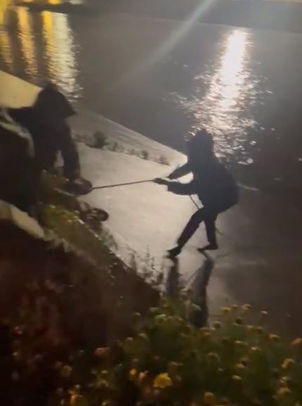 Familia de Angola es rescatada de morir ahogada en Tijuana