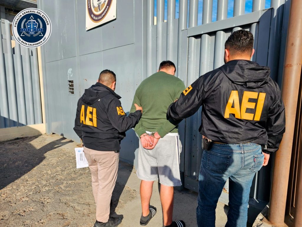 Detienen a directivo del CEATT tras denuncias de estudiantes Detienen a directivo del CEATT tras denuncias de estudiantes