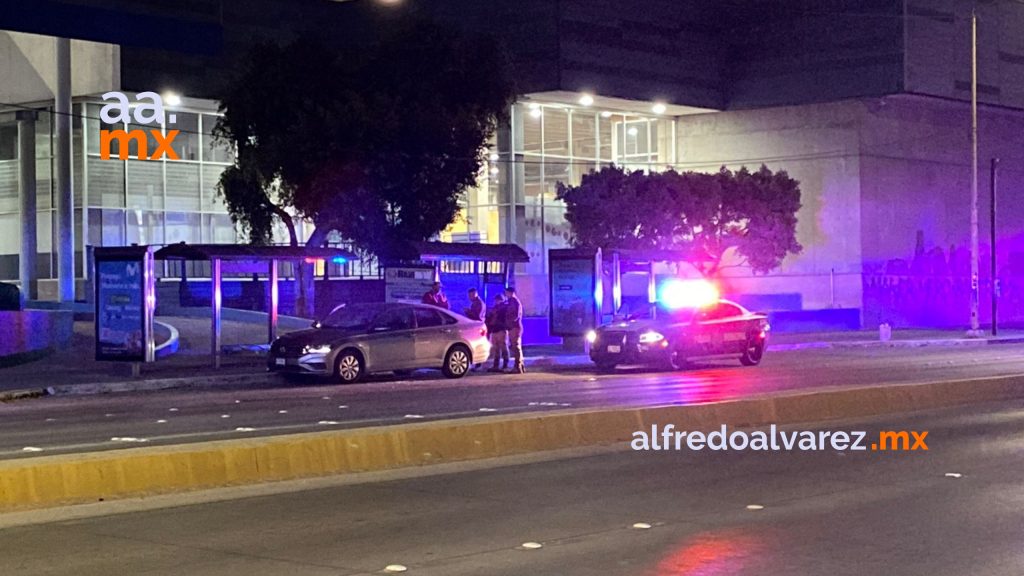 Acribillan a conductor de un Jetta en pleno bulevar Díaz Ordaz