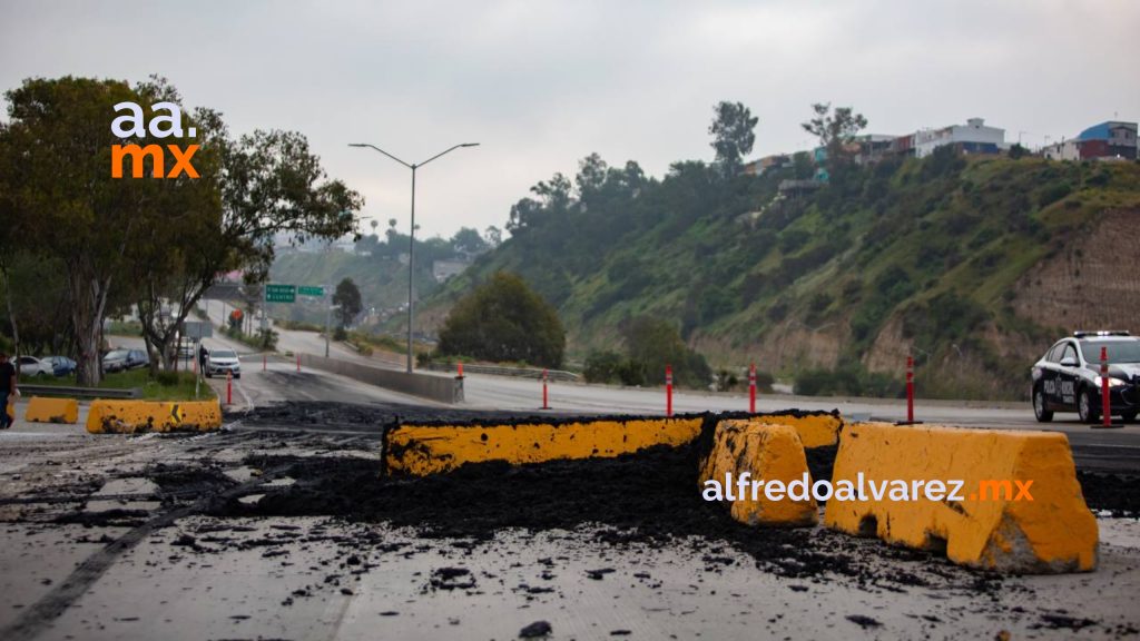 Camión de CESPT derrama desechos sobre el acceso a Playas