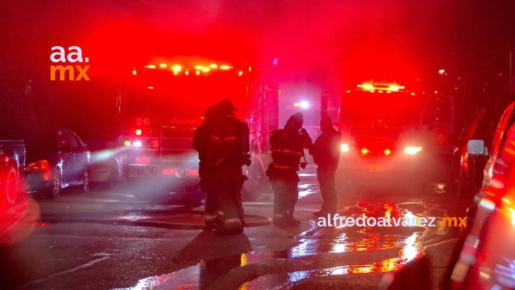 Incendio en taller mecánico provoca evacuación de viviendas