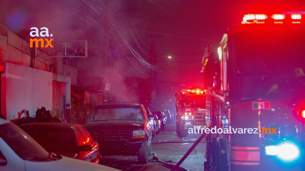 Incendio en taller mecánico provoca evacuación de viviendas