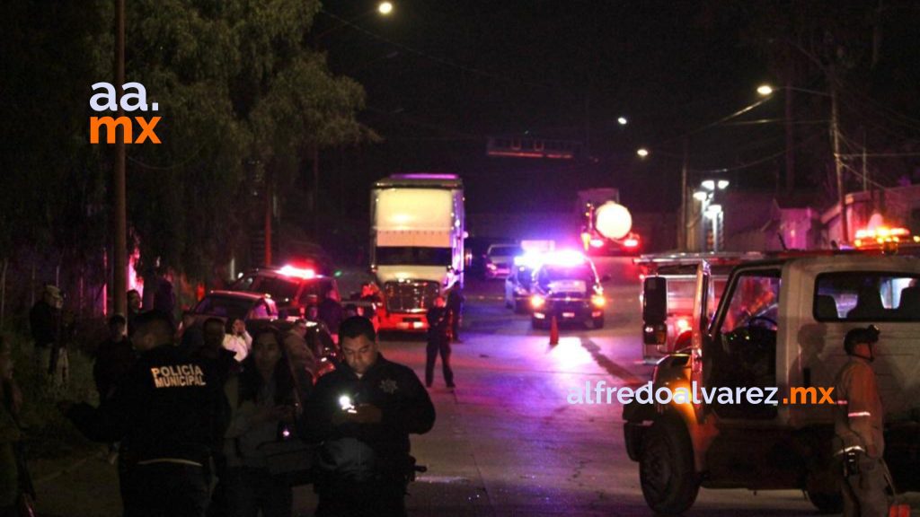 Tráiler sin frenos embiste seis vehículos y se impacta en casa
