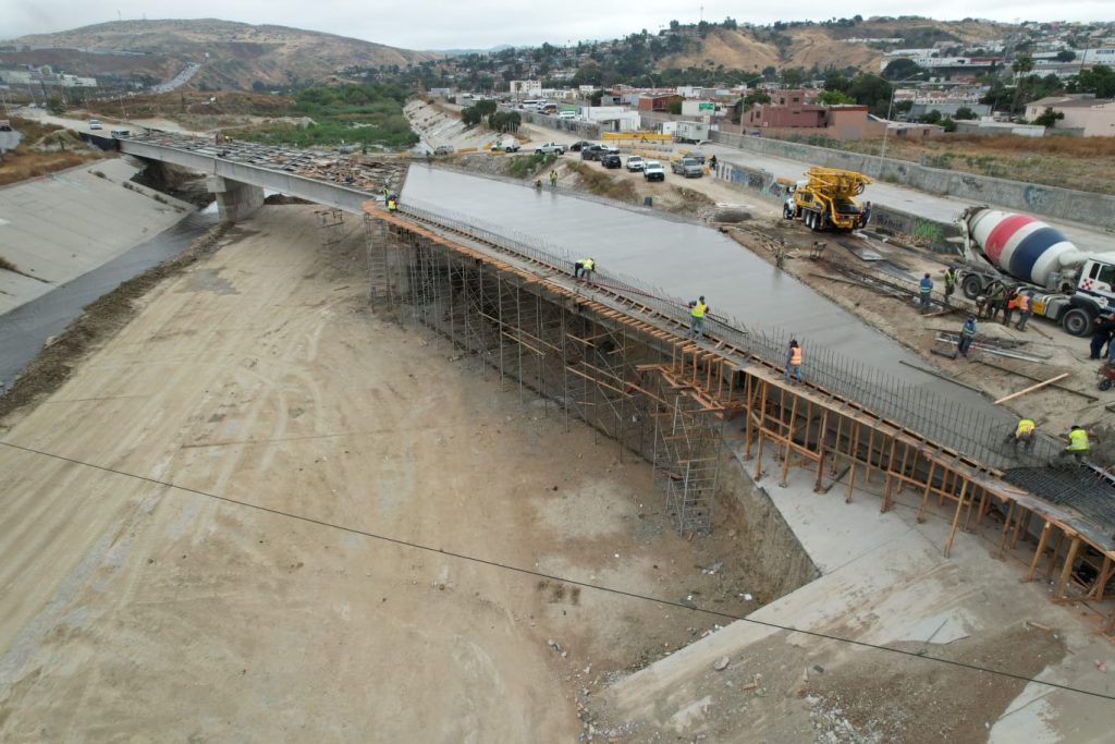 Sidurt inicia colado de losas de rodamiento en Puente Los Olivos
