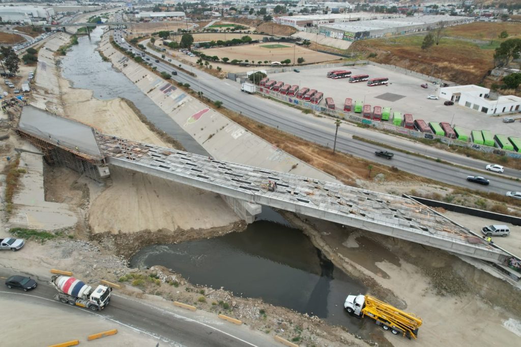 Sidurt inicia colado de losas de rodamiento en Puente Los Olivos