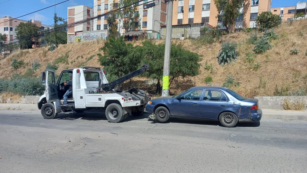 Policía municipal detiene a tres hombres con fusiles de asalto