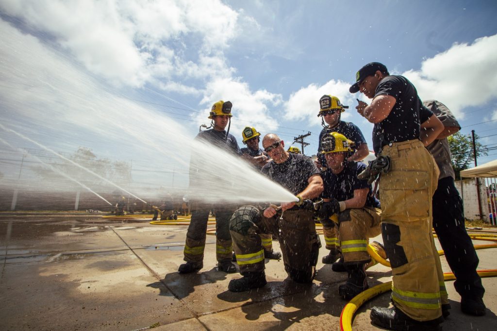 Bomberos de Tijuana se capacitan para mejorar operaciones de emergencia