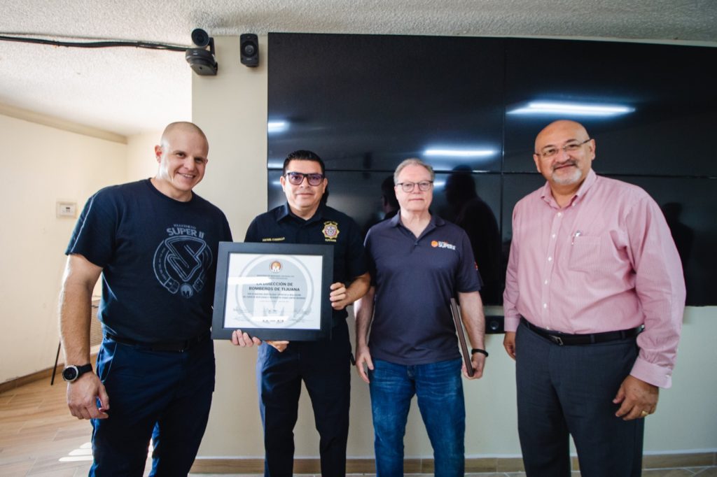 Bomberos de Tijuana se capacitan para mejorar operaciones de emergencia