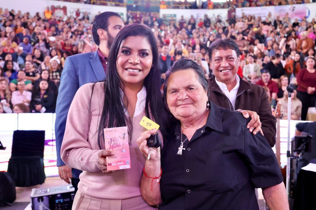 Montserrat Caballero adelantó festejo a madres de Tijuana