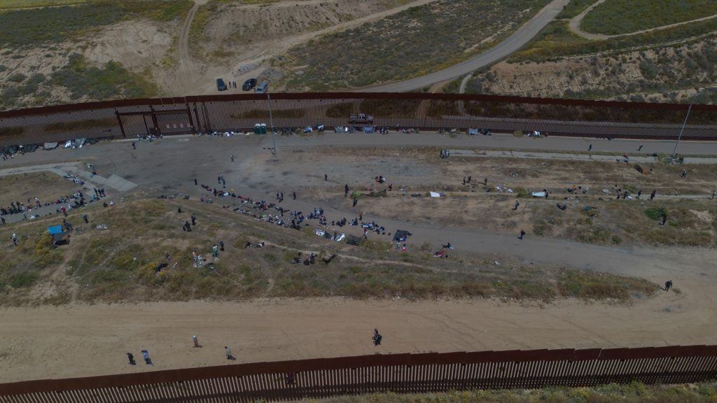 Separan a los hombres de las familias migrantes