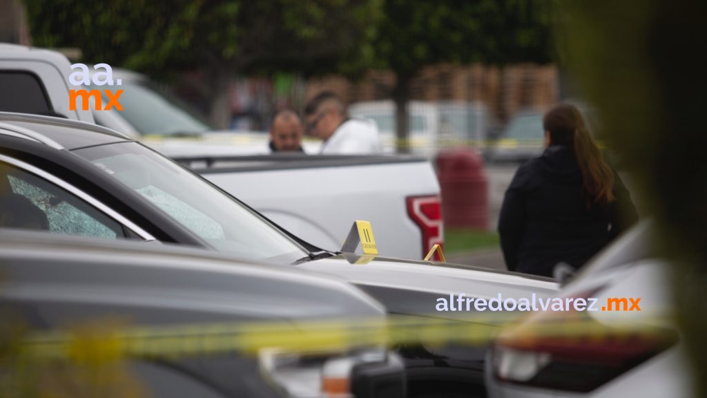 Pareja acribilla a dos hombres en Costco