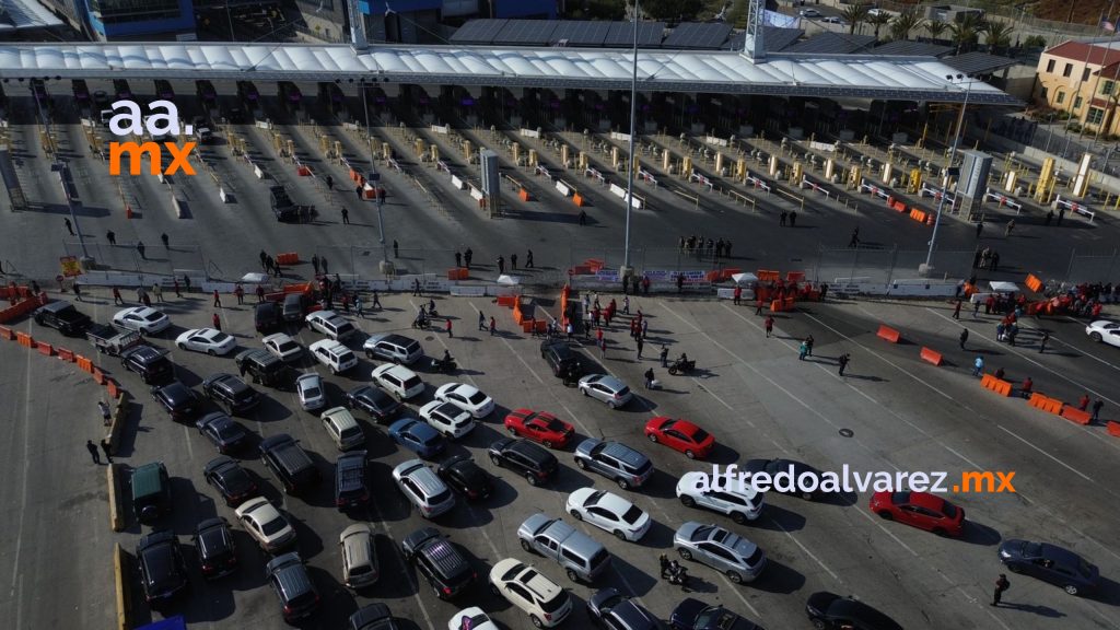 Manifestación de taxistas Rojo y Negro culmina con cierre parcial de la Garita de San Ysidro