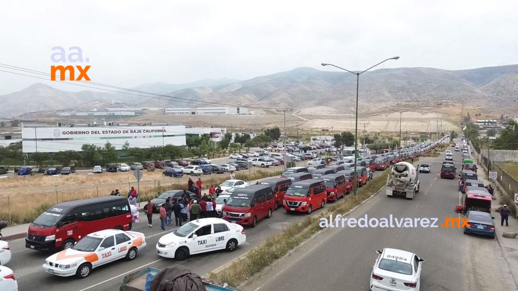 Manifestación de taxistas Rojo y Negro culmina con cierre parcial de la Garita de San Ysidro